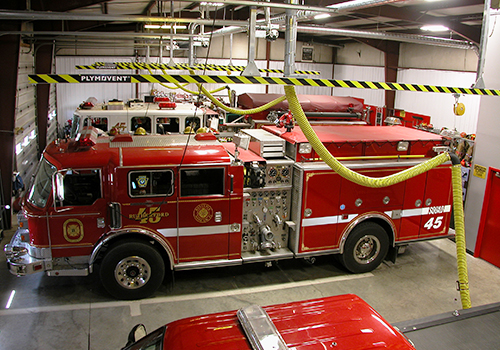 Los sistemas de extracción de gases de vehículos proporcionan a los bomberos un entorno de trabajo más saludable, lo que reduce las ausencias y aumenta la productividad.